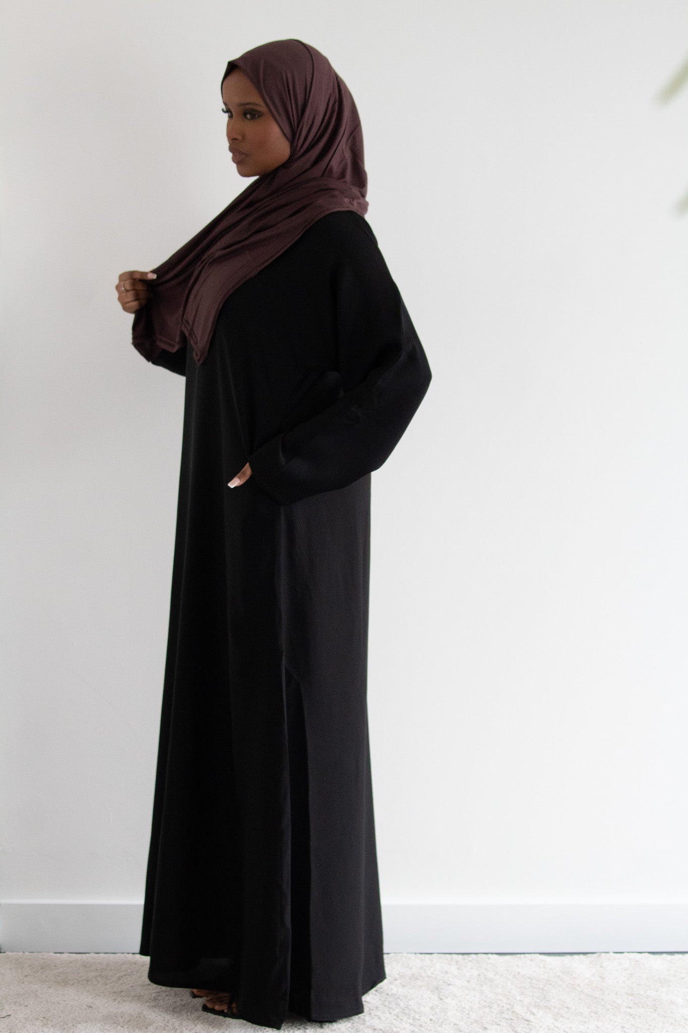 Classic Black Closed Abaya - HAWAA Clothing UK